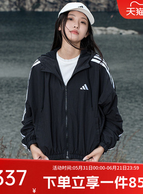 阿迪达斯外套女装春季新款防风服运动休闲上衣梭织连帽夹克JZ2162