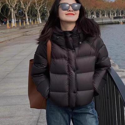 黑色羽绒服泡芙黑色短款羽绒服
