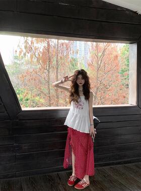 小红书同款可爱风卡通刺绣吊带背心女红色波点不规则荷叶边开叉裙