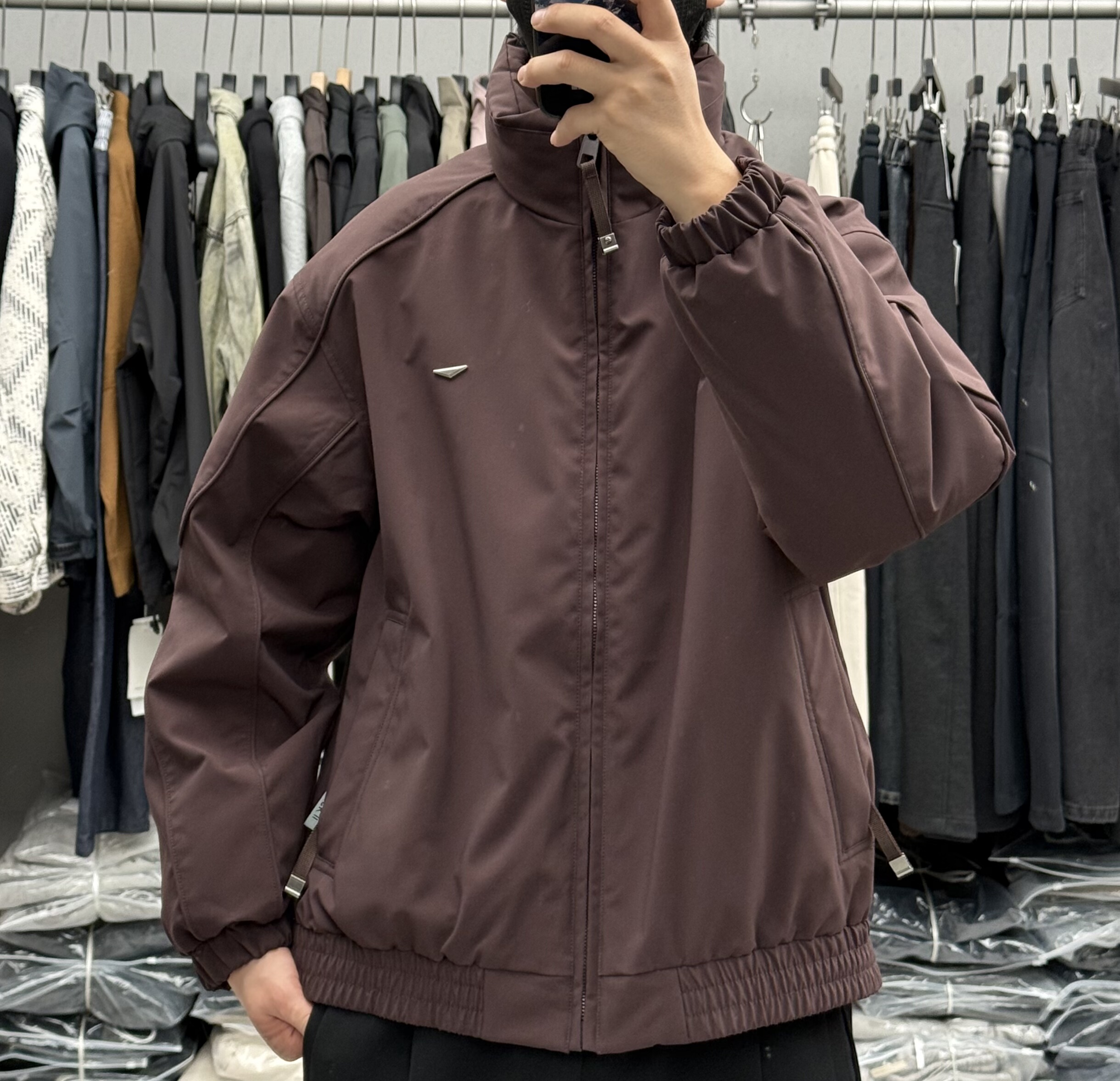 户外简约小标刺绣轻薄款立领羽绒服男冬季时尚百搭保暖冲锋衣外套