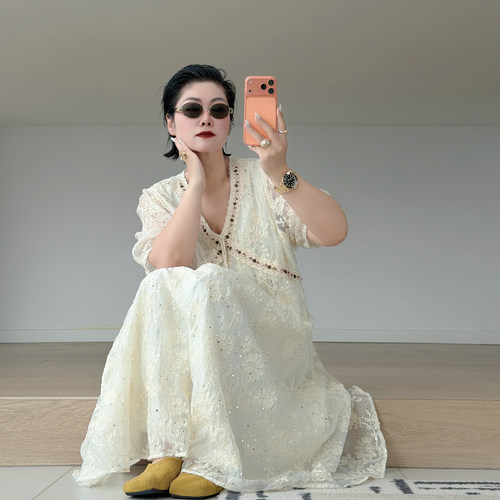 大码女装胖mm刺绣v领长裙