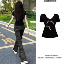 设计感小众印花v领短袖t恤女生正肩夏季修身掐腰独特别致绝美上衣
