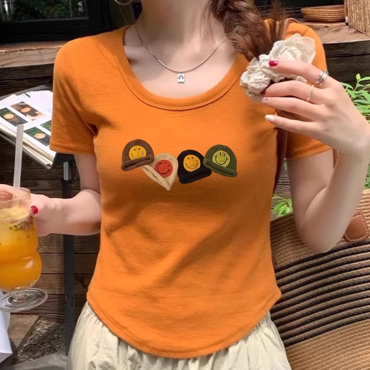 设计感印花弧形下摆u领短袖t恤女