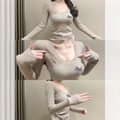 针织上衣女软糯大领口时髦毛衣 长袖 燕麦色U领修身 紧身内搭打底衫