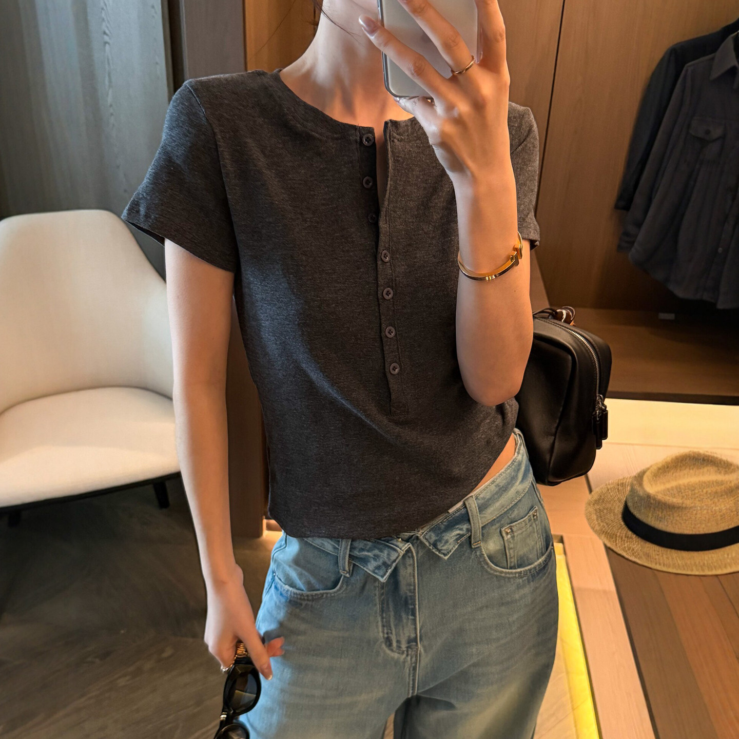 剪刀领纽扣短袖T恤女欧洲站2026春装新款欧货女装时尚打底小衫潮