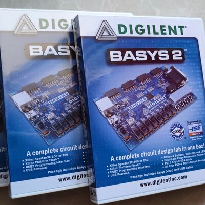 议价未使用过的 板子嘎嘎新 BASYS 2 XC3S100E可维修