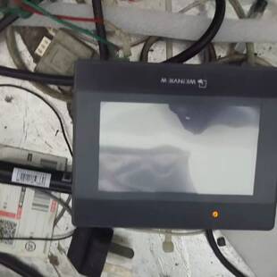 可维修通触摸屏两张，型号MT6050iP，实图拍摄，通电显示议价