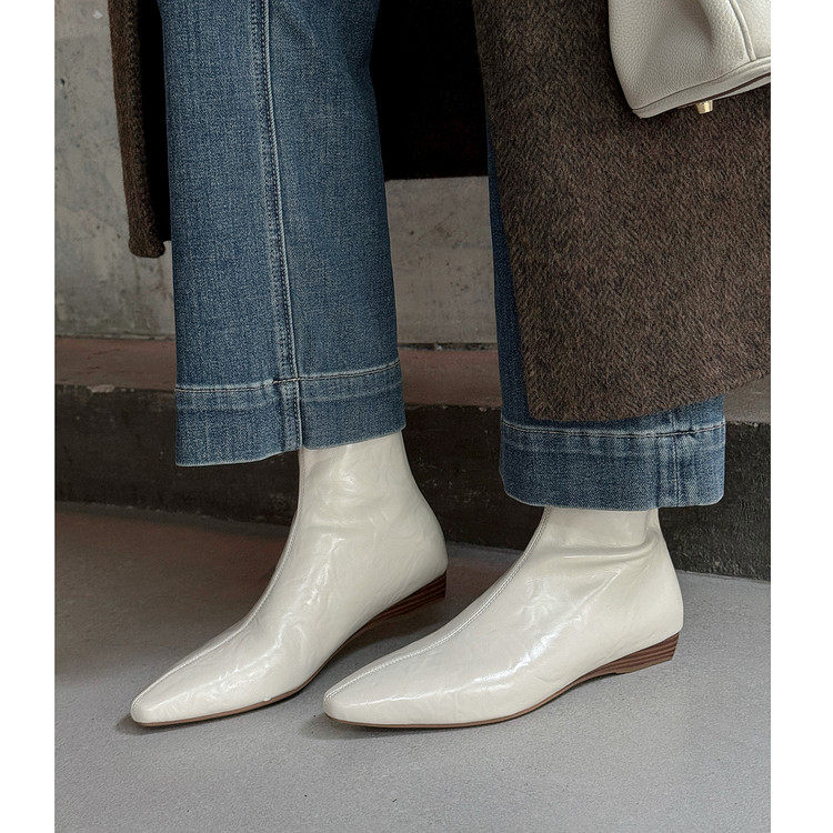 尖头短靴女2025年秋冬季新款女靴内增高靴子平底短筒靴小众瘦瘦靴