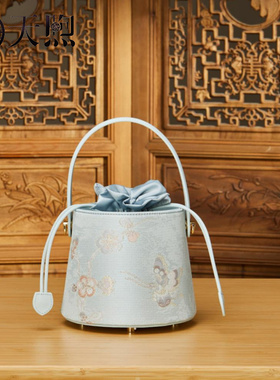Pmsix天煦女包新中式国风浅蓝色织金提花旗袍单肩斜挎手提水桶包