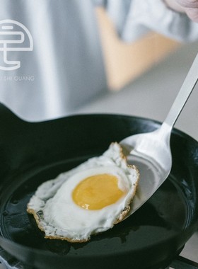 完美弧度，趁手好用。日本制进口家事问屋不锈钢18-8锅铲煎铲家用