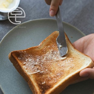 轻巧好用。日本进口家事问屋不锈钢果酱勺抹刀吐司黄油奶油刀家用