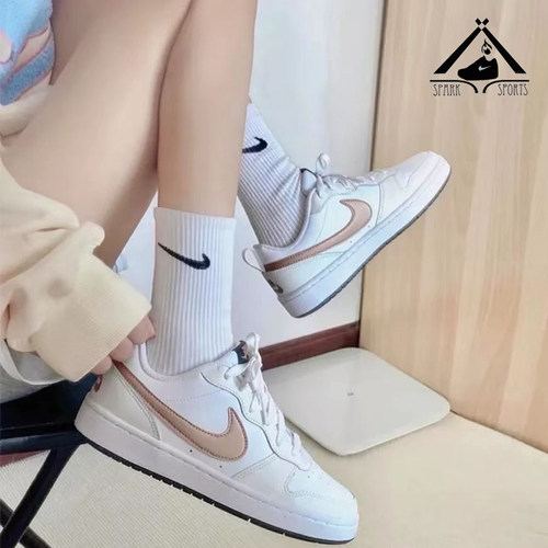 四冠NIKE经典低帮休闲板鞋