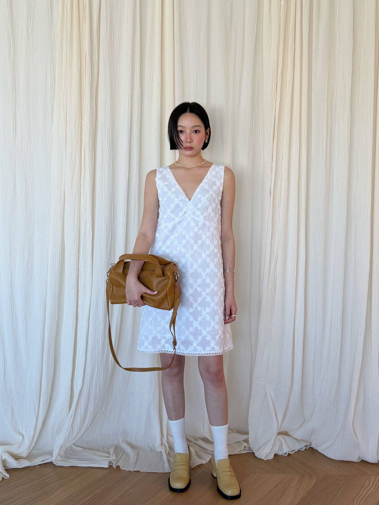 waitmore提花V领显瘦连衣裙女2026春夏气质收腰无袖a字裙背心短裙