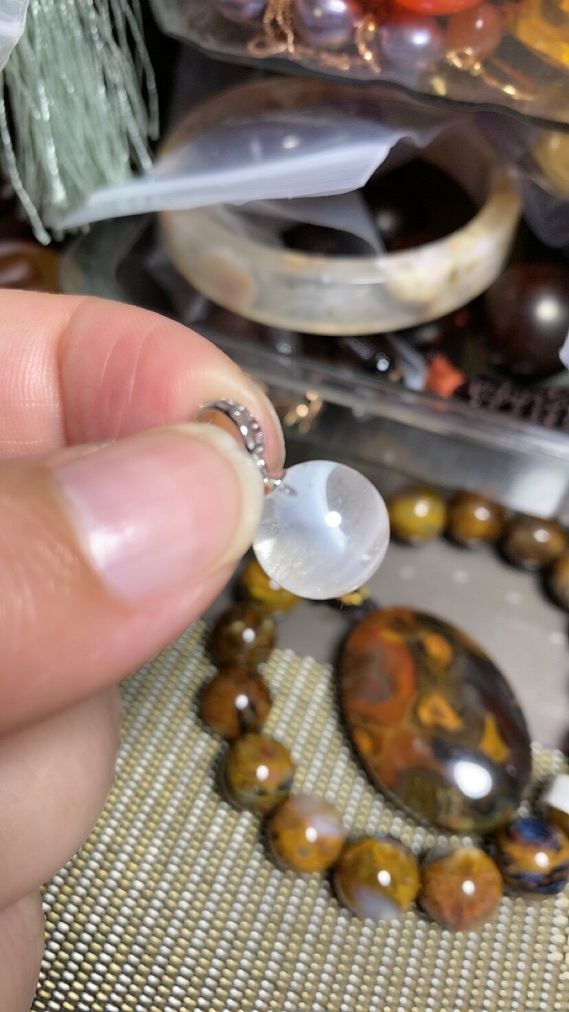 白幽灵球锁骨吊坠