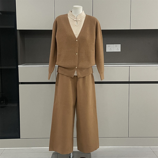 2026款中式妈妈装春秋季时尚休闲针织衫假两件中老年女装毛衣套装