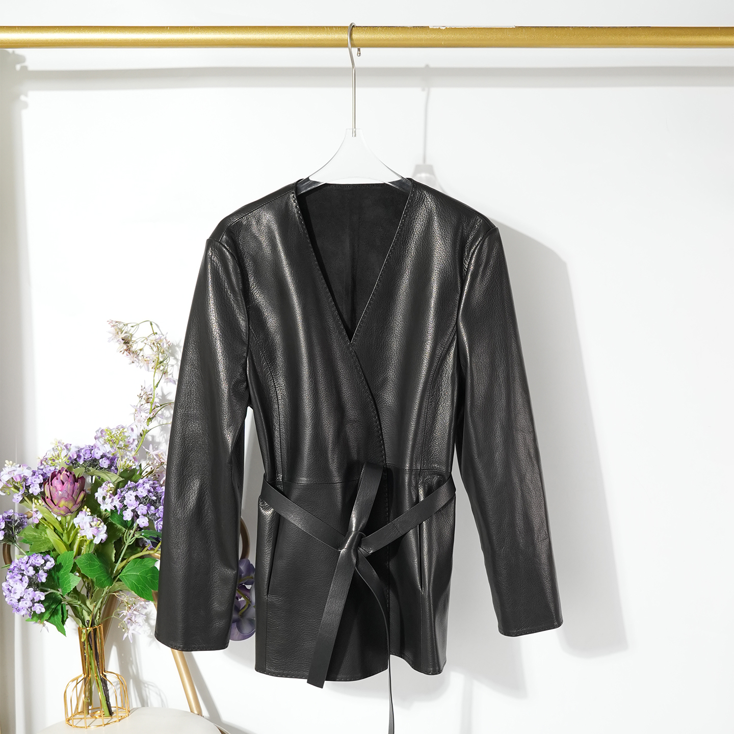 2025秋季气质系带收腰V领真皮皮衣女士高级羊皮夹克显瘦遮肉外套