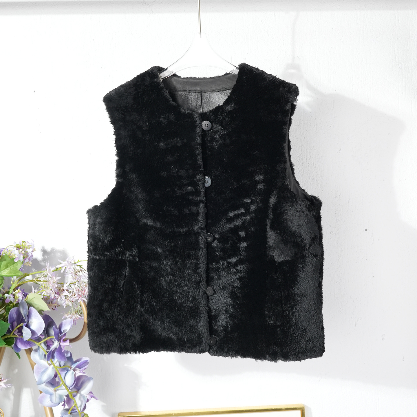 100%羊皮毛一体真皮羊羔毛圆领马甲女2025冬高级显瘦无袖短款马夹