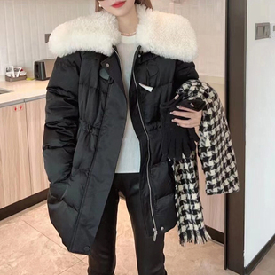 断码亏血米收腰牛角扣羊羔毛领羽绒服女士加厚鹅绒外套中长款大衣