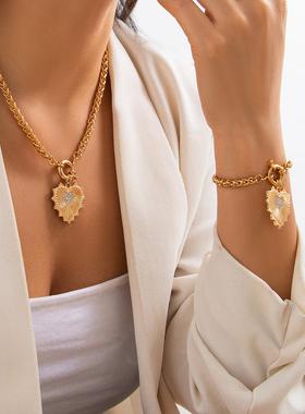 金属感镶钻欧美爱心时尚项链