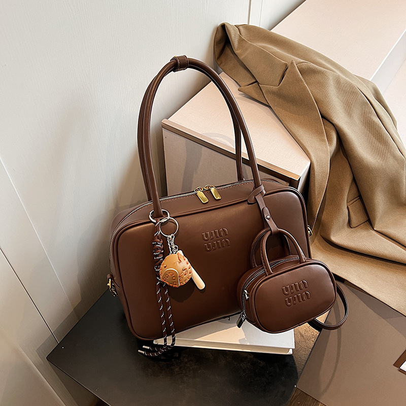 热销女包手提包保龄球包女士斜挎包潮prettyzys大容量单肩托特包