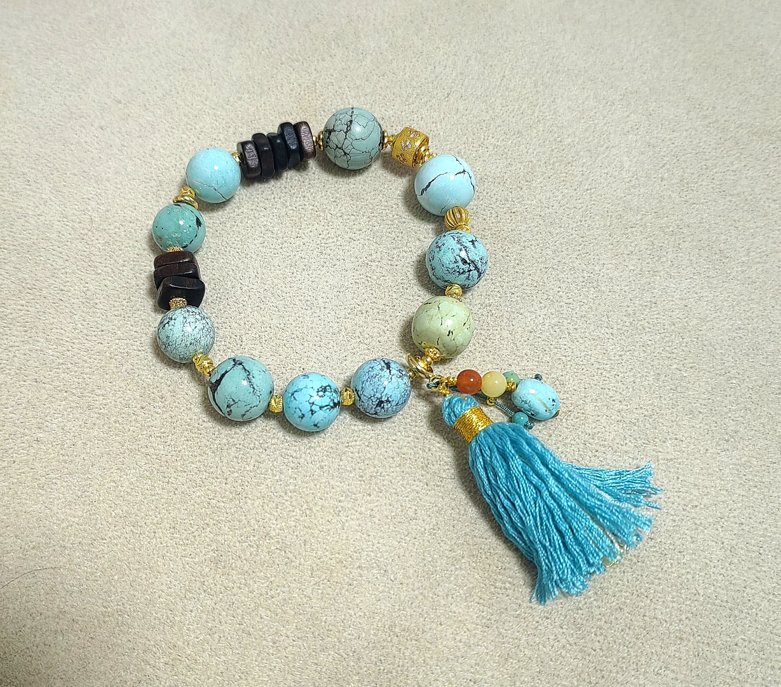 484-天然绿松石搭配沉香流苏手串