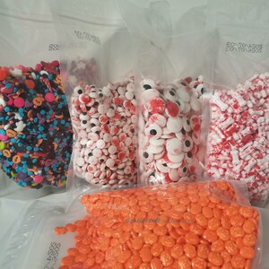 新品万圣节搞怪创意血眼睛骨头南瓜蝙蝠彩糖珠蛋糕可食用装饰糖果