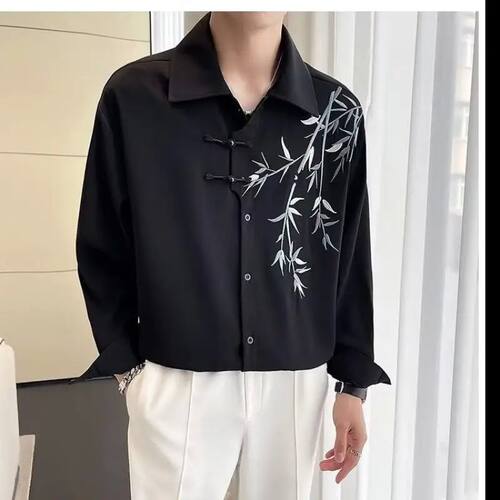 翻领纯色印花长袖衬衫 Solid color printed long sleeved shirt