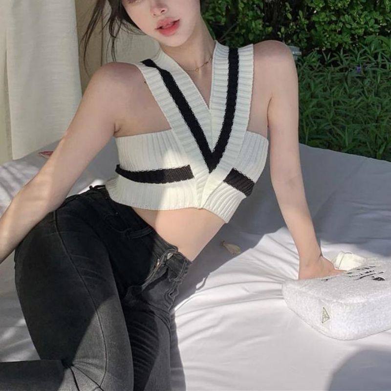 Halter neck striped sleeveless jacket挂脖条纹无袖短上衣女装