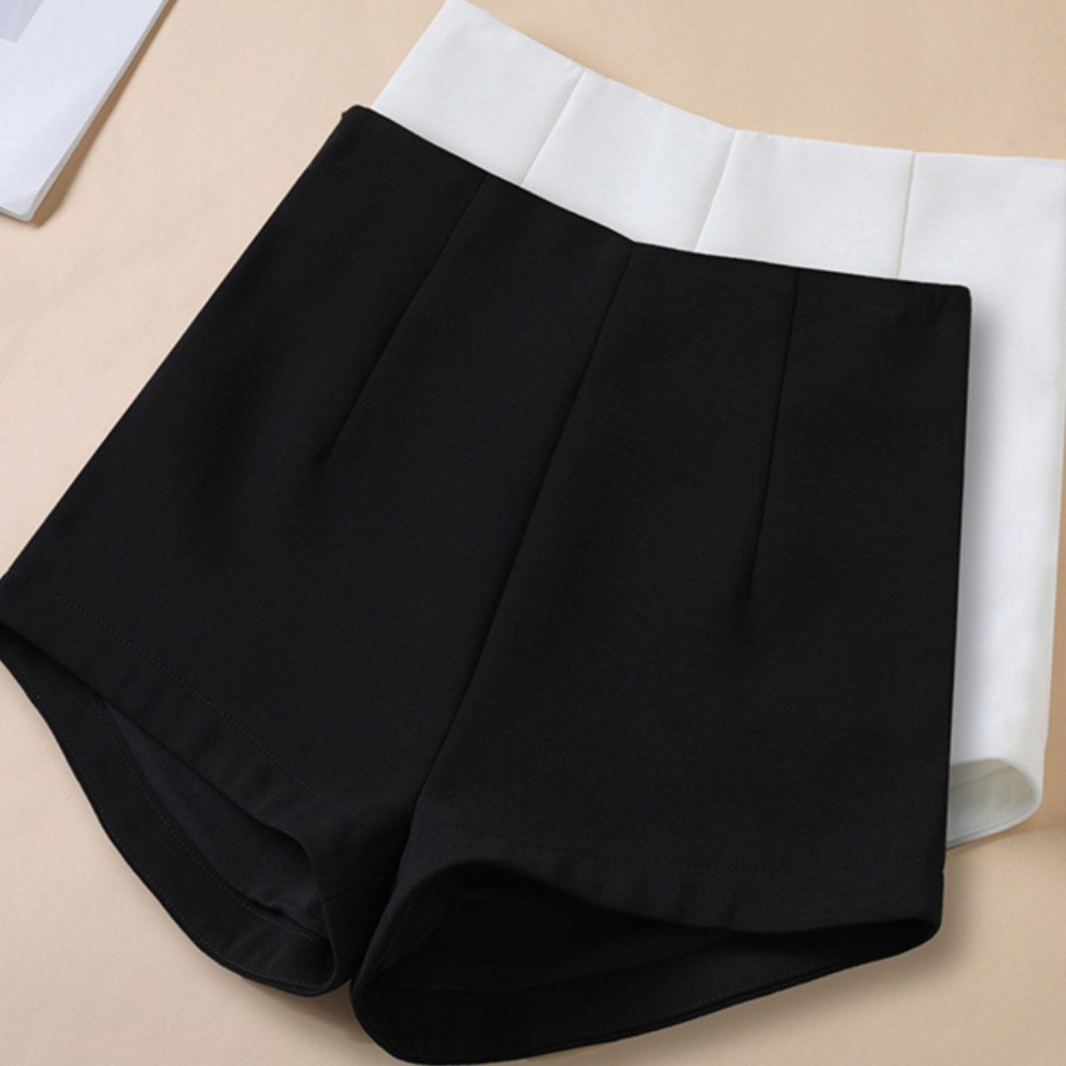 黑色高腰A字西装阔腿短裤女