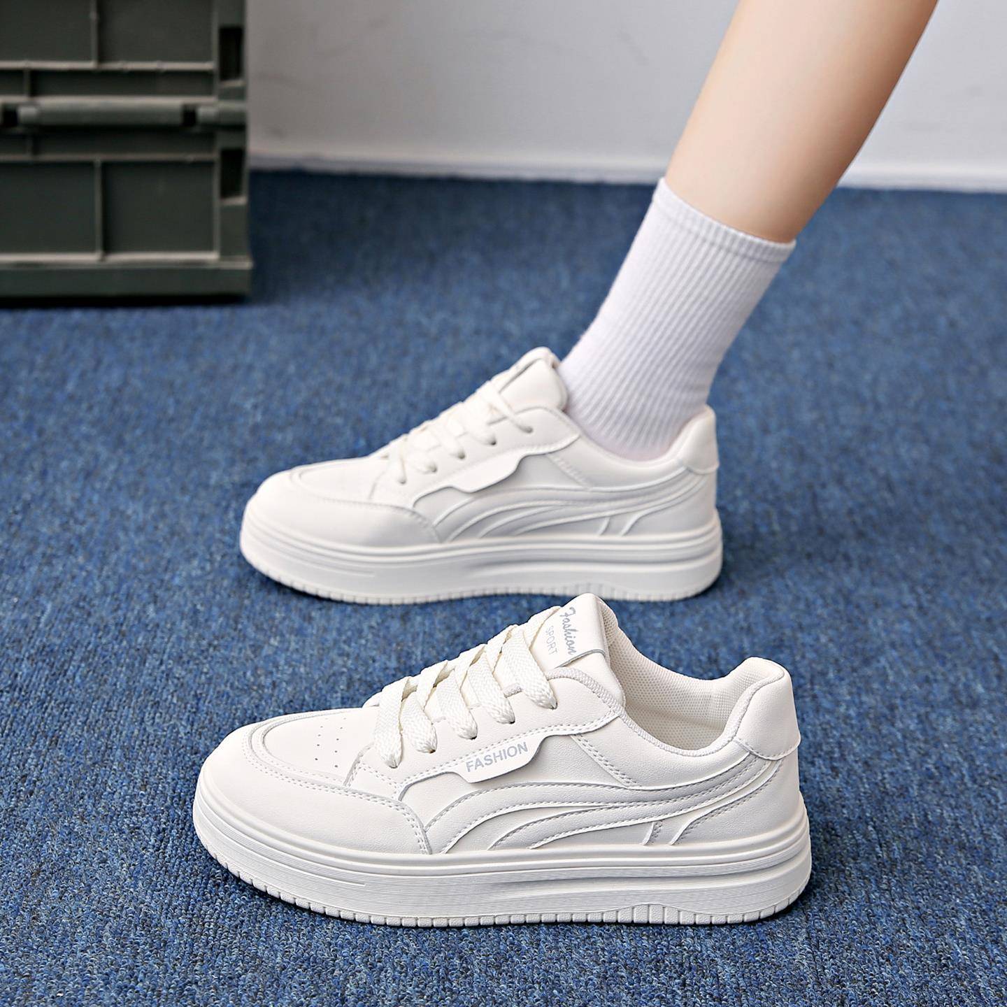 小白鞋女款2025新款秋季皮面运动鞋学生小众不撞款运动板鞋配裙子