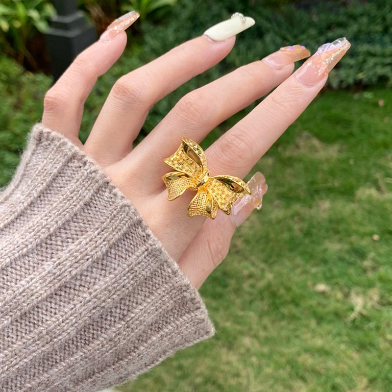 新款金色蝴蝶结戒指指环女在逃公