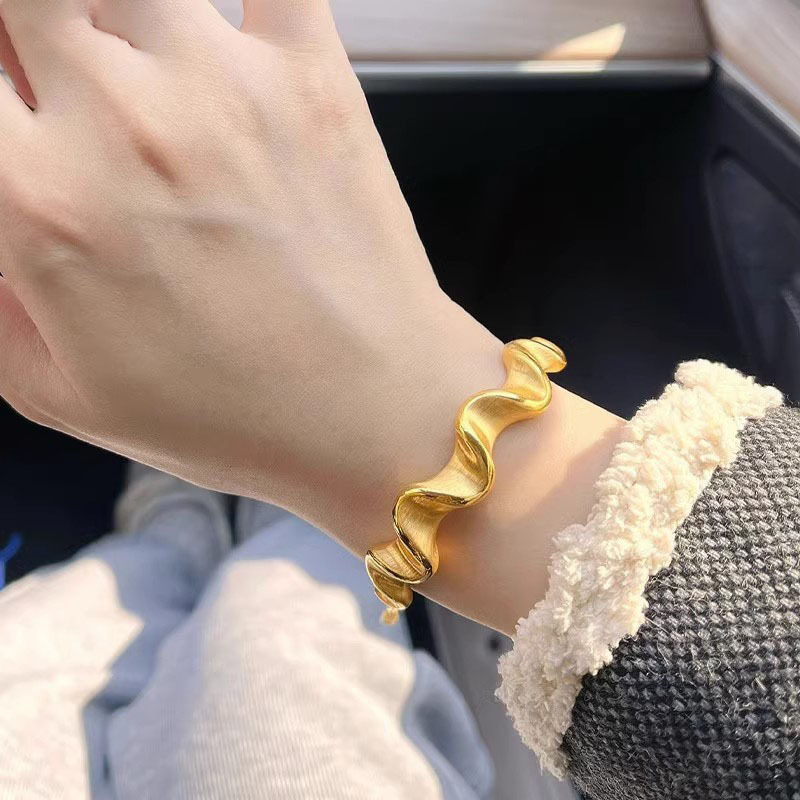 新款黄金色绸缎手镯女高级感