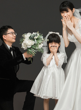 2023影楼工作室内简约轻纱主题全家福亲子家庭照样片样版客样s865