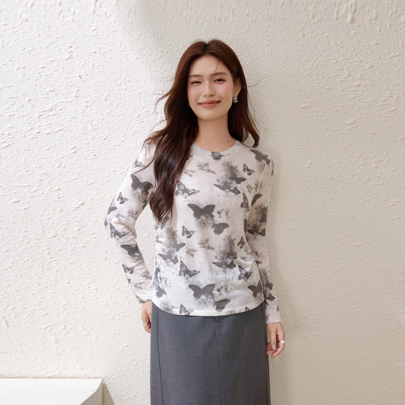 【舒适圆领针织衫】纤莉秀大码女装蝴蝶印花柔软上衣胖mm春装新款