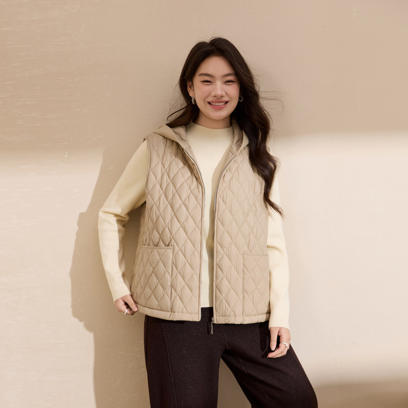 【轻户外菱格绗缝针织拼接连帽马甲】纤莉秀大码女装胖mm冬装新款