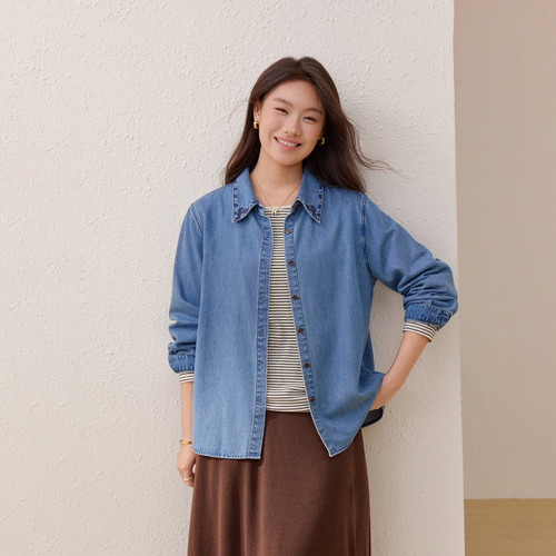 【翻领绣花牛仔衬衫】纤莉秀大码女装简约百搭开衫胖mm2026春新款