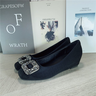 单鞋女中跟2025春季方头粗跟水钻方扣软底舒适网红绒面内增高女鞋