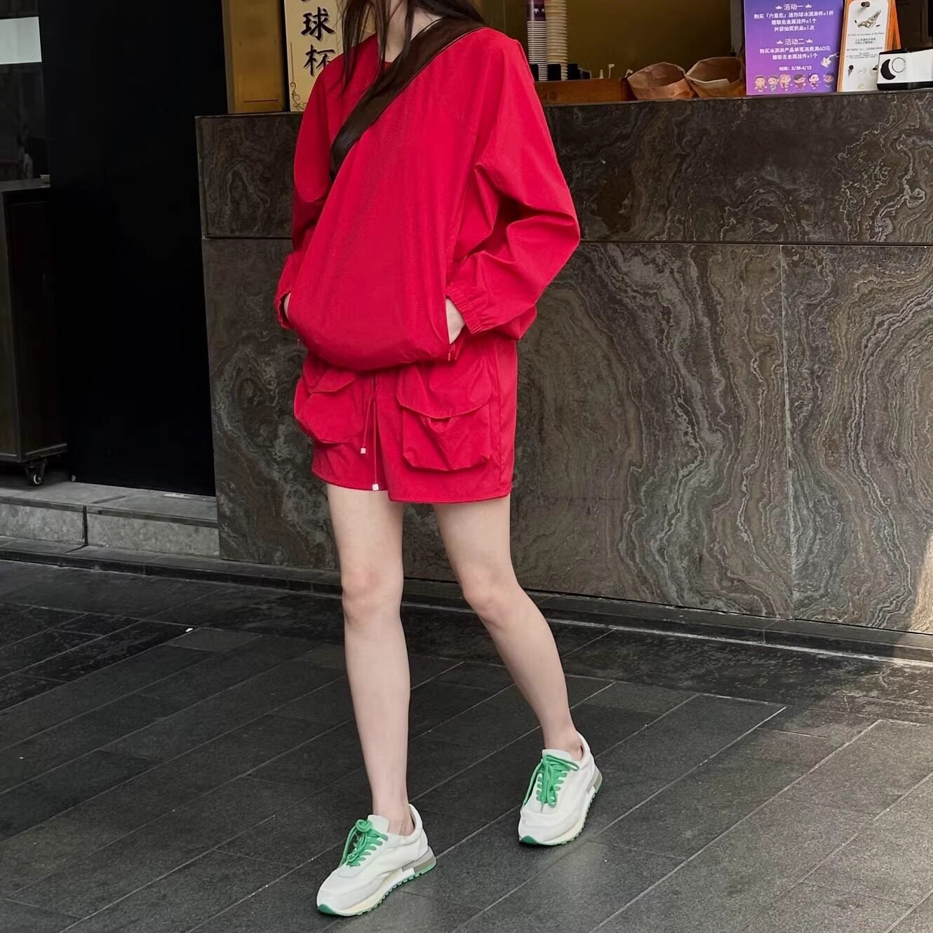 轻薄防泼水纯色圆领休闲慵懒风扣链口袋抽绳套头上衣休闲短裤套装