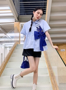 蝴蝶结扎花浅蓝色衬衫女2024夏季新卡通印花独特别致上衣小衫