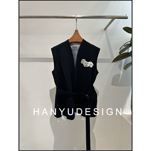 风V领无袖 黑色胸花西装 26早春新款 马甲女 韩钰DESIGN