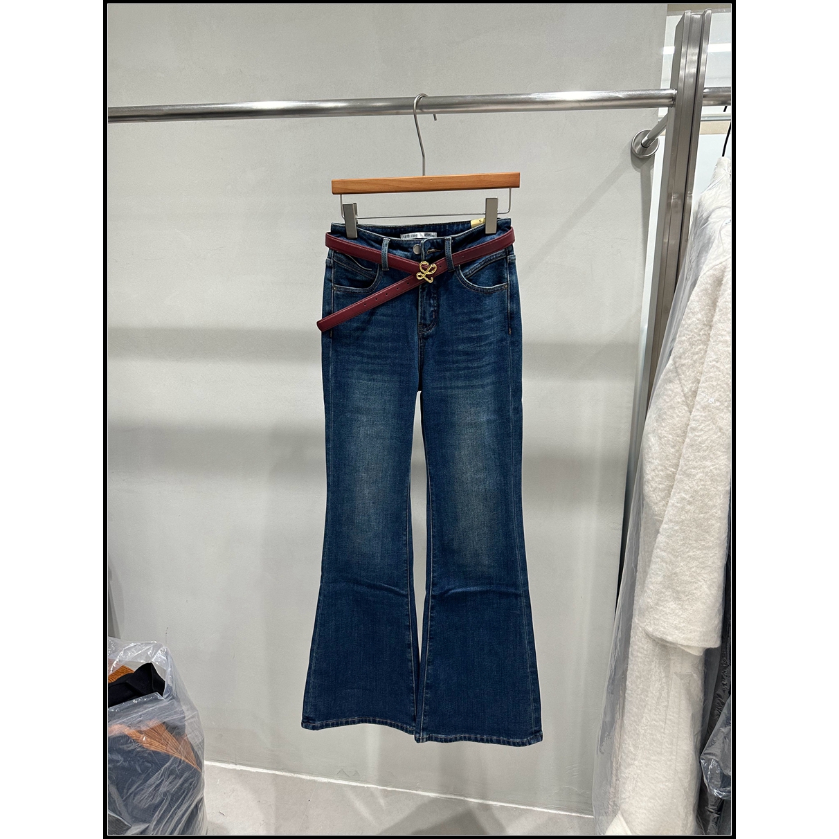 百搭洋气喇叭裤牛仔裤女