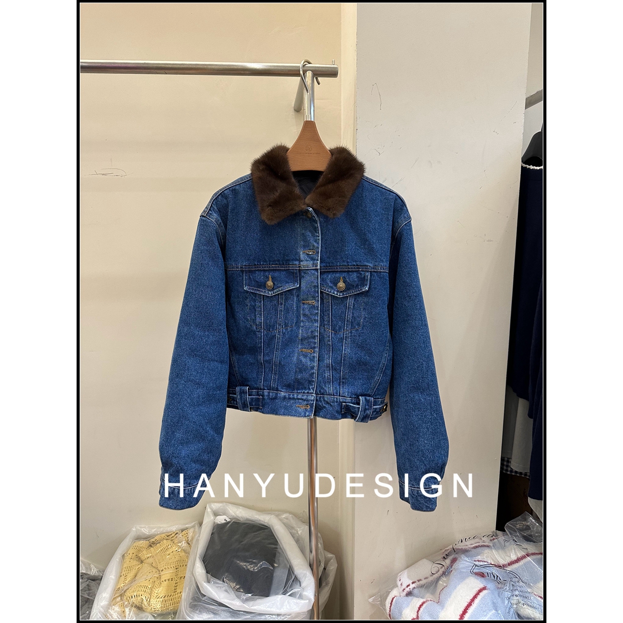 复古拼接水貂毛翻领短款牛仔羽绒