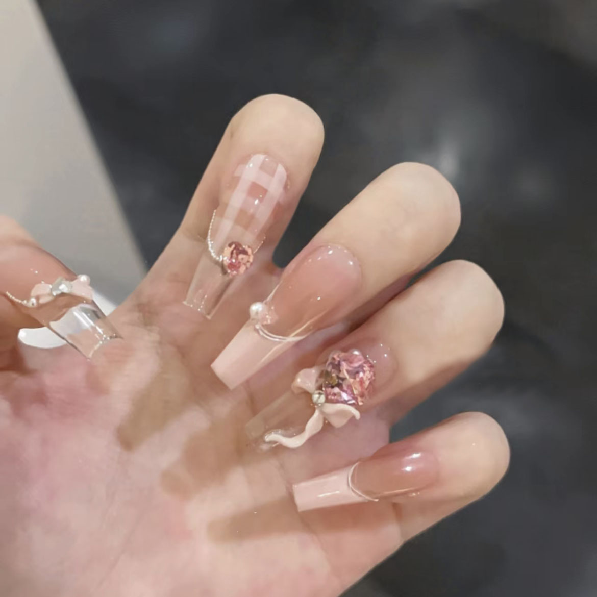 粉格公主穿戴甲成品可拆卸光疗防水奶冰透粉蝴蝶干净显白美甲322
