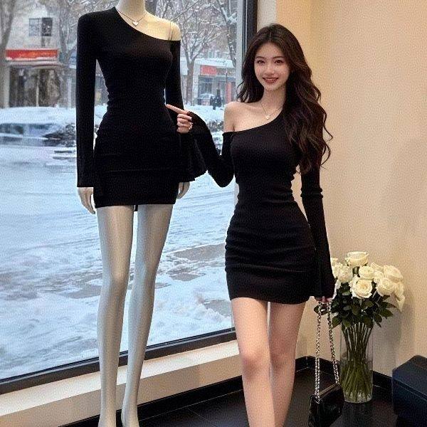 御姐风短裙辣妹黑色不规则露单肩连衣裙女春秋气质收腰显瘦包臀