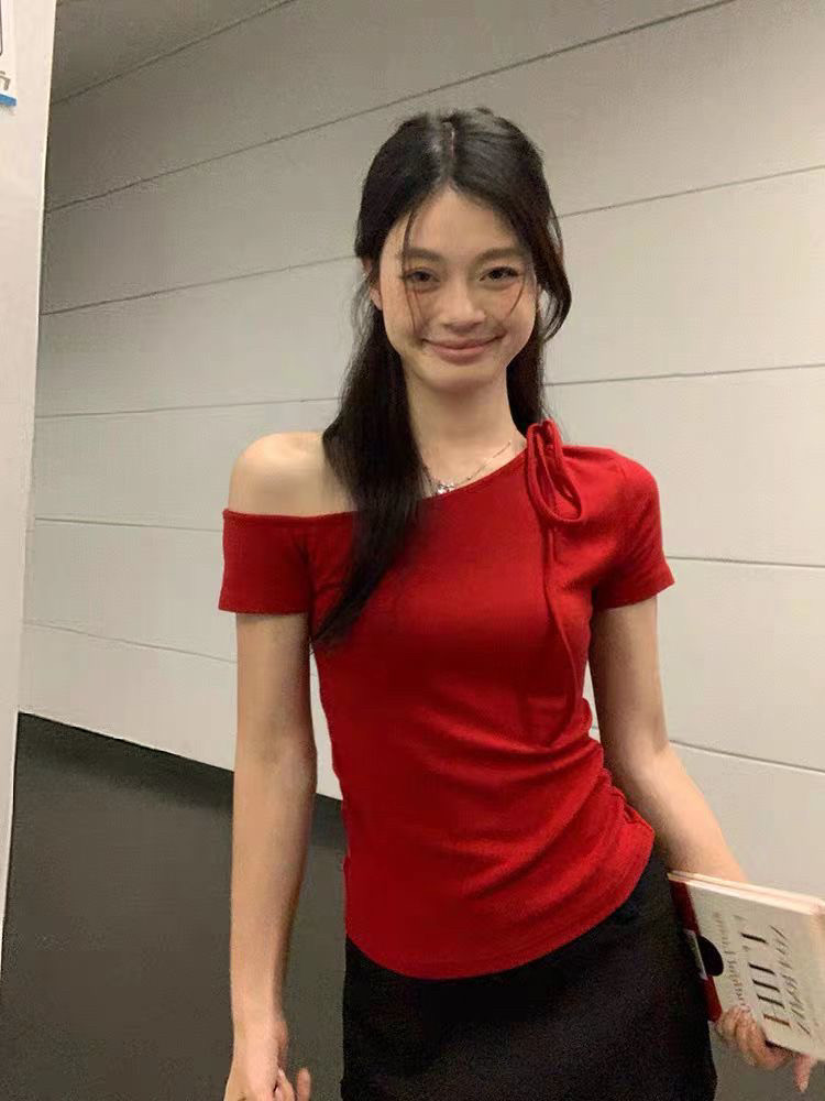 法式复古红色斜肩短袖套头t恤夏季女装独特漂亮百搭露肩纯欲上衣