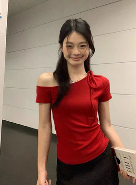 法式复古红色斜肩短袖套头t恤夏季女装独特漂亮百搭露肩纯欲上衣