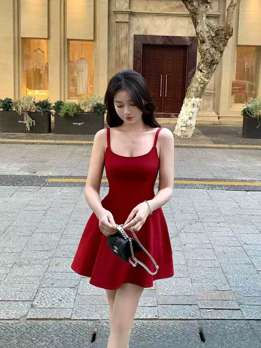 法式红色吊带连衣裙短款收腰连衣裙子