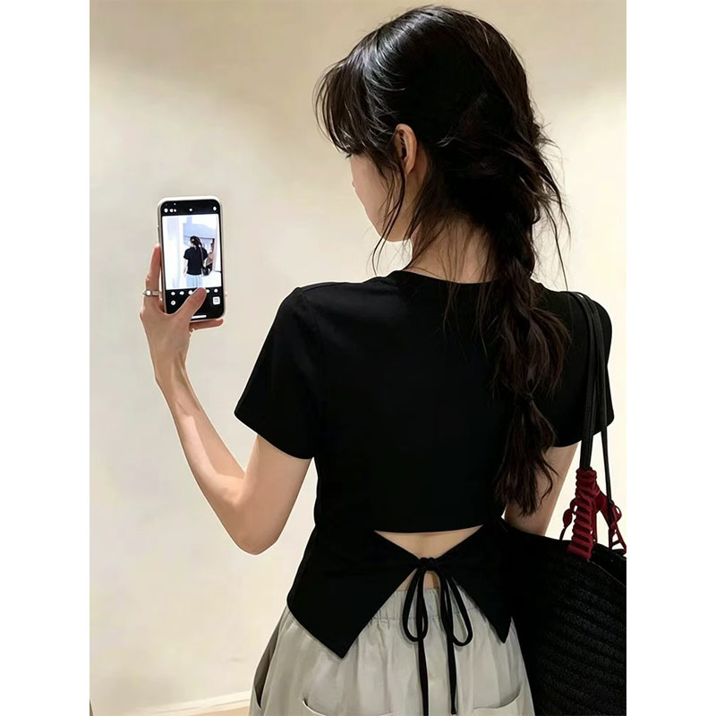 甜辣妹系带露腰不规则设计感短袖正肩修身纯欲T恤女夏季上衣