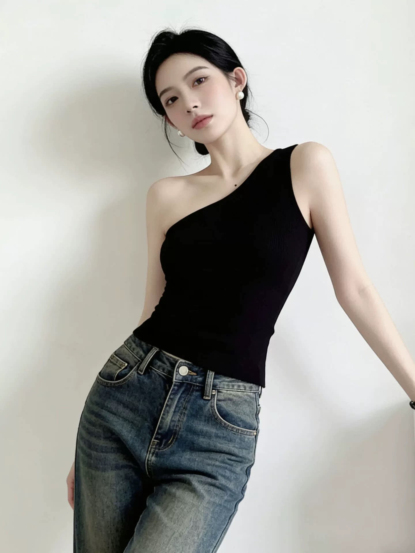 斜肩不规则黑色针吊带背心女外穿夏季露肩设计修身上衣