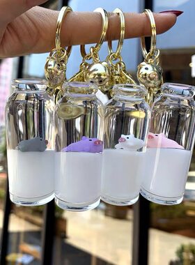 腾韵冲浪情侣猪猪钥匙扣网红游泳牛奶瓶迷你可爱装饰挂件男女饰品
